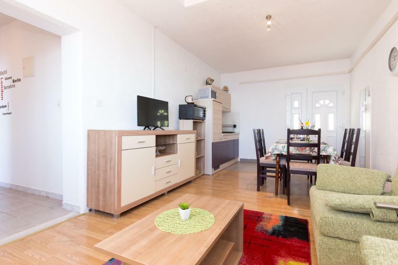Vuk Apartman เซนญ์ ภายนอก รูปภาพ